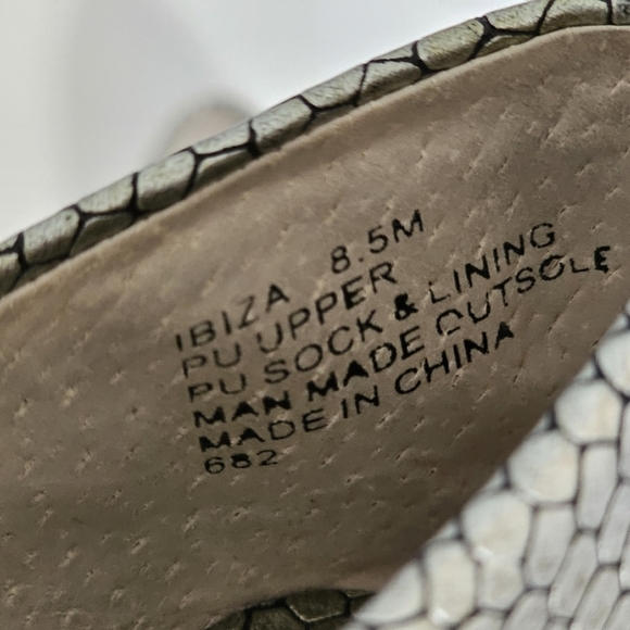 STEVE Madden Silver Snakeskin Ibiza Flats - Picture 8 of 8